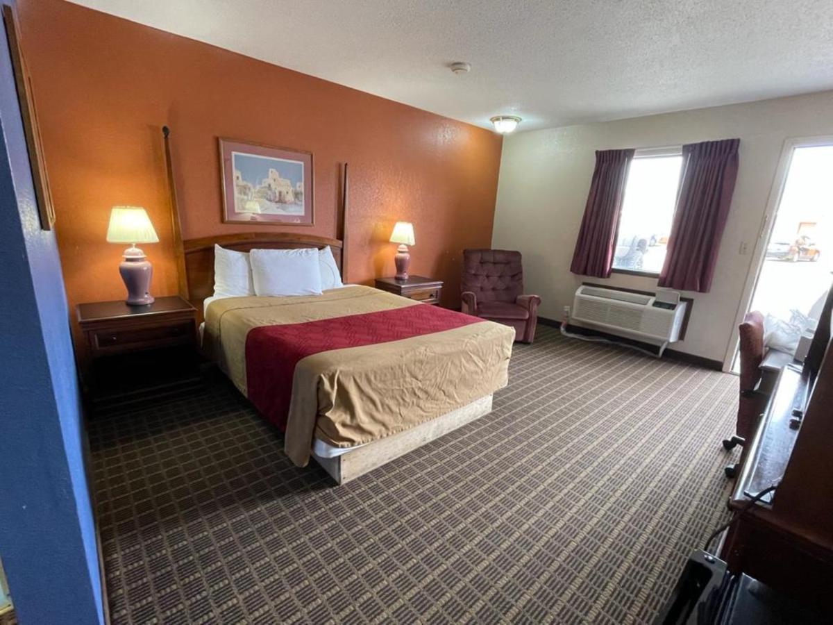 Knights Inn & Suites Emporia Exterior photo