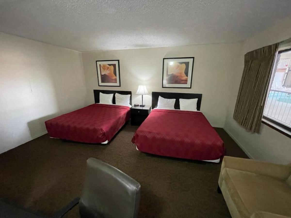 Knights Inn & Suites Emporia Exterior photo