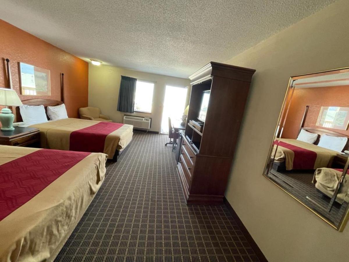 Knights Inn & Suites Emporia Exterior photo