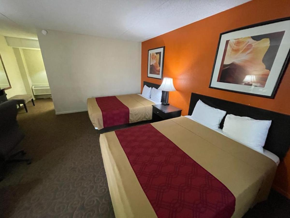 Knights Inn & Suites Emporia Exterior photo